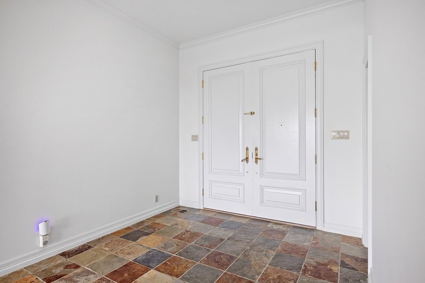 Wonderful home located in premier Riverhill section of Highridge - photo 2