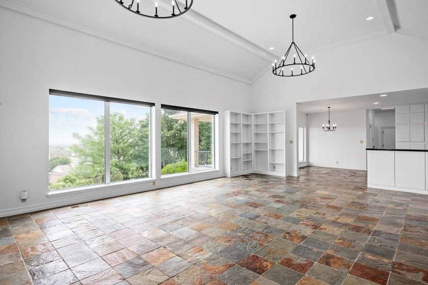 Wonderful home located in premier Riverhill section of Highridge - photo 3