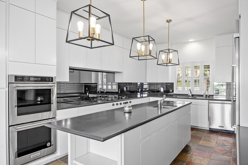 Wonderful home located in premier Riverhill section of Highridge - photo 10