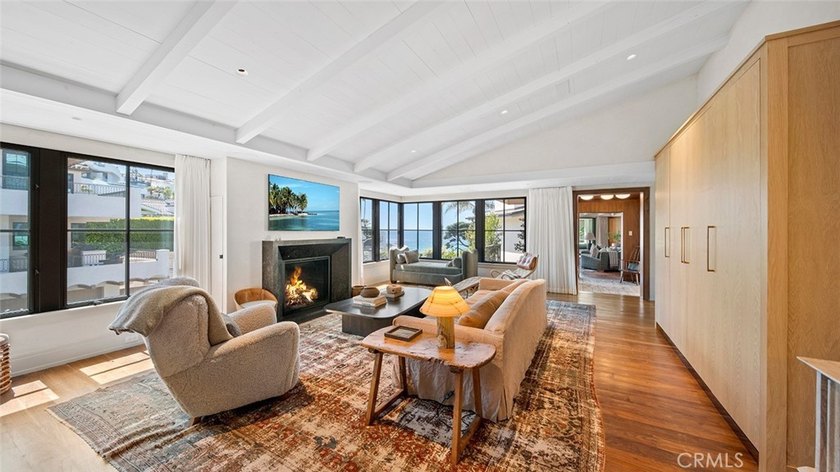 Just a stone's throw from the beach, 27 Emerald Bay offers a - photo 11