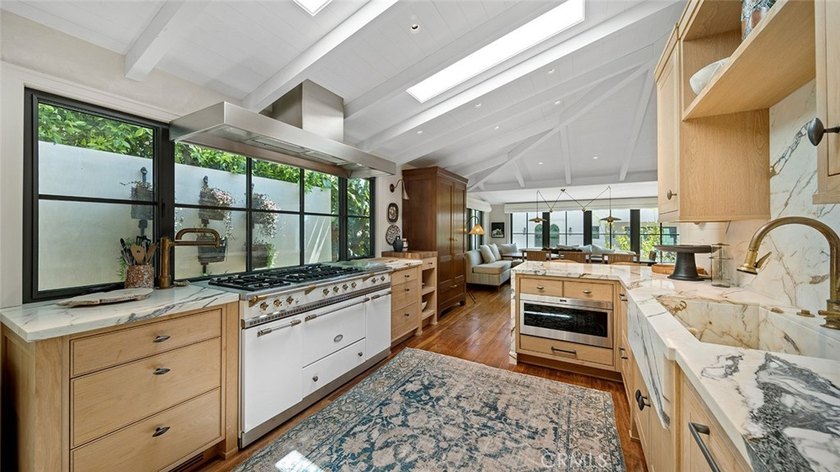 Just a stone's throw from the beach, 27 Emerald Bay offers a - photo 15