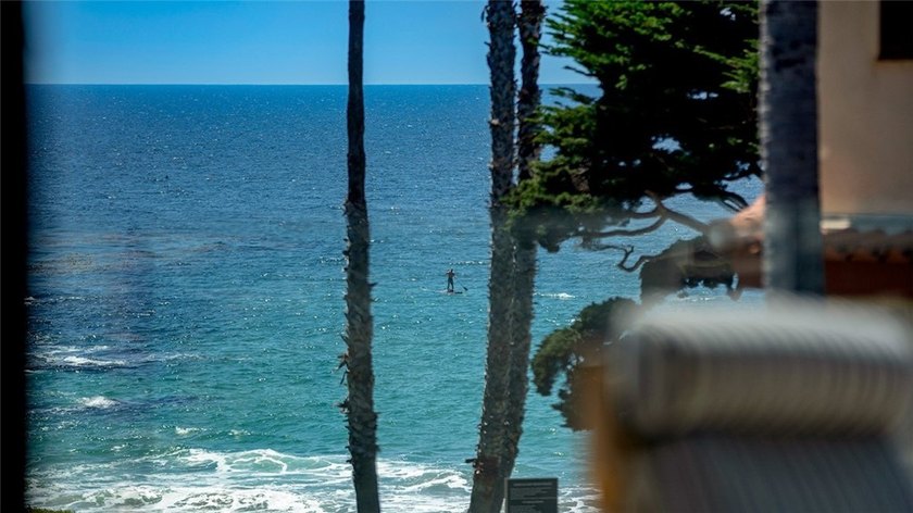 Just a stone's throw from the beach, 27 Emerald Bay offers a - photo 22