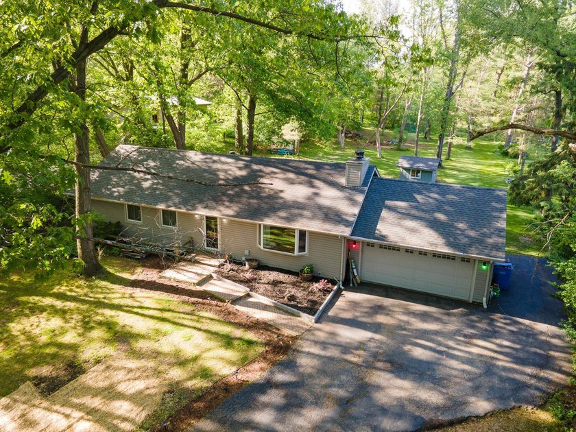 Location, location, location! Country living meets lake life - photo 2