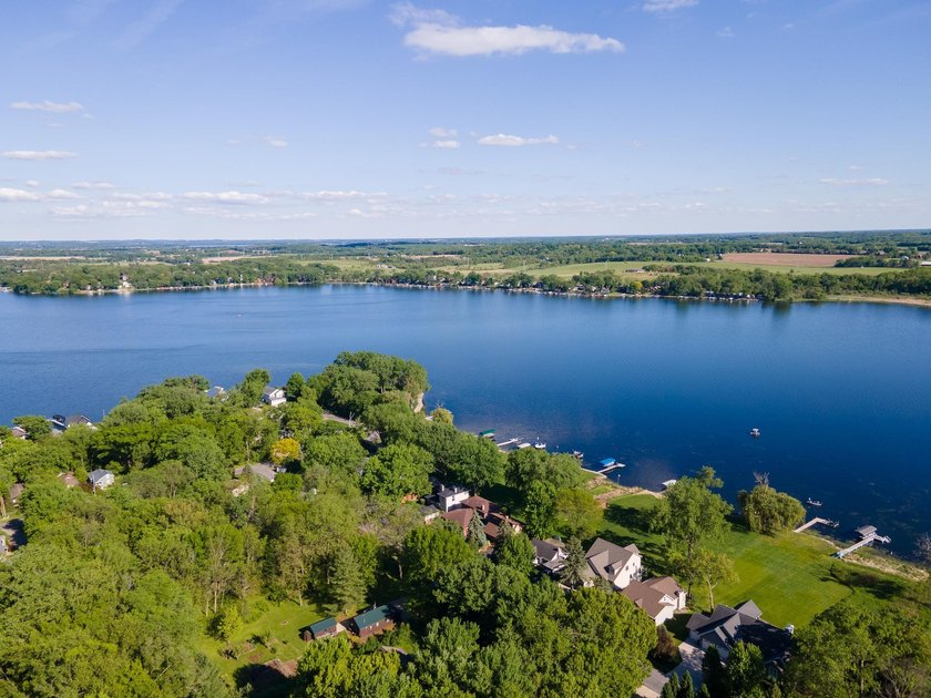Location, location, location! Country living meets lake life - photo 4