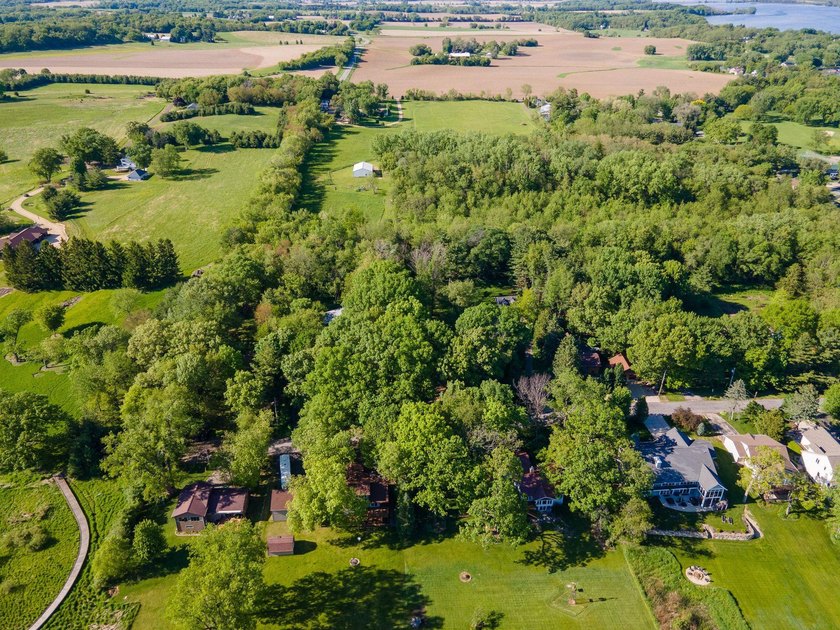 Location, location, location! Country living meets lake life - photo 6