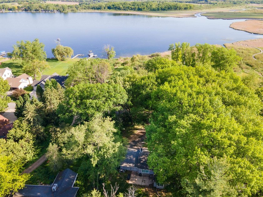 Location, location, location! Country living meets lake life - photo 7