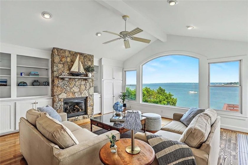 Welcome to your waterfront retreat on stunning Narragansett Bay - photo 17