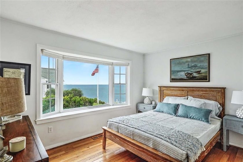Welcome to your waterfront retreat on stunning Narragansett Bay - photo 19