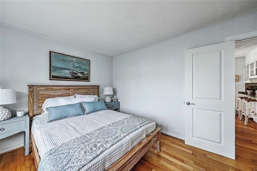 Welcome to your waterfront retreat on stunning Narragansett Bay - photo 20