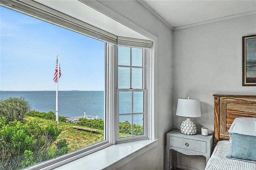 Welcome to your waterfront retreat on stunning Narragansett Bay - photo 22