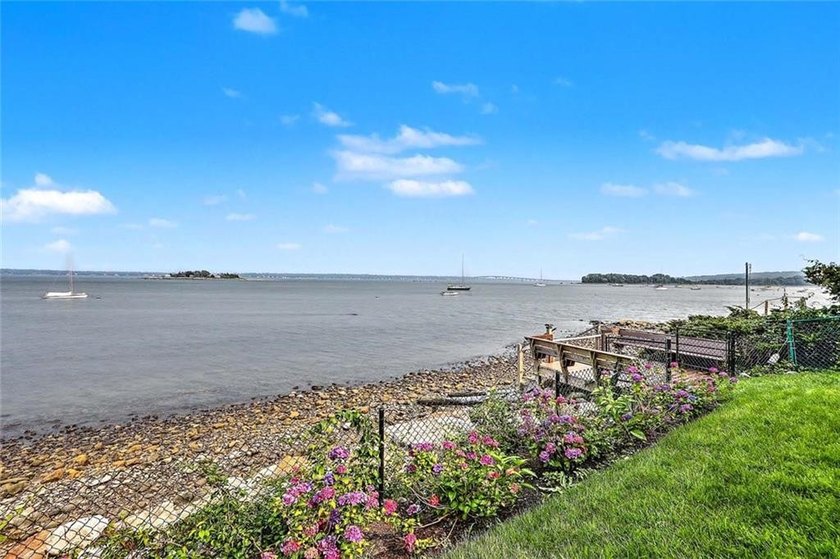 Welcome to your waterfront retreat on stunning Narragansett Bay - photo 38