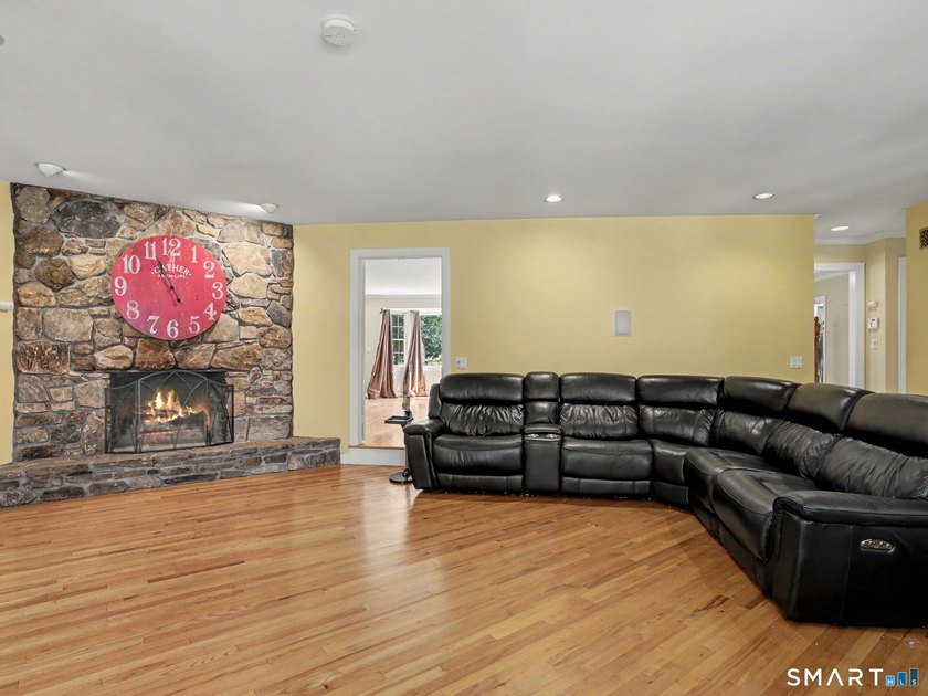 Estate living in the heart of Easton. Set on 3 private acres - photo 12