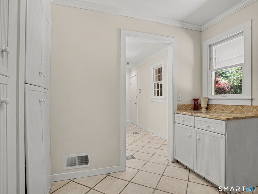 Estate living in the heart of Easton. Set on 3 private acres - photo 32