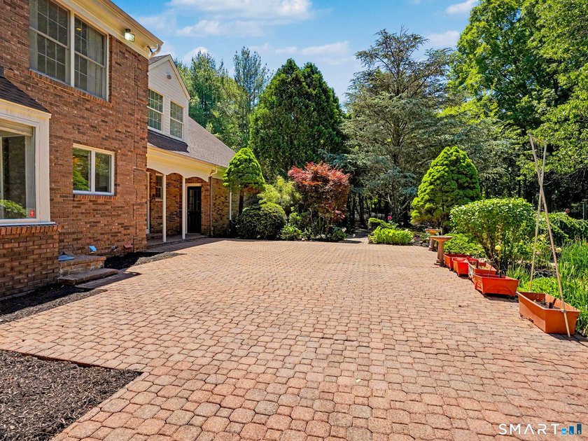 Estate living in the heart of Easton. Set on 3 private acres - photo 33