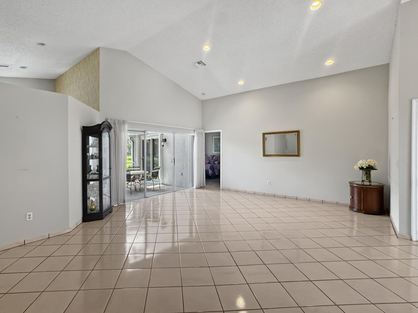 Welcome to this spacious 3-bedroom, 2-bath single-family home in - photo 5