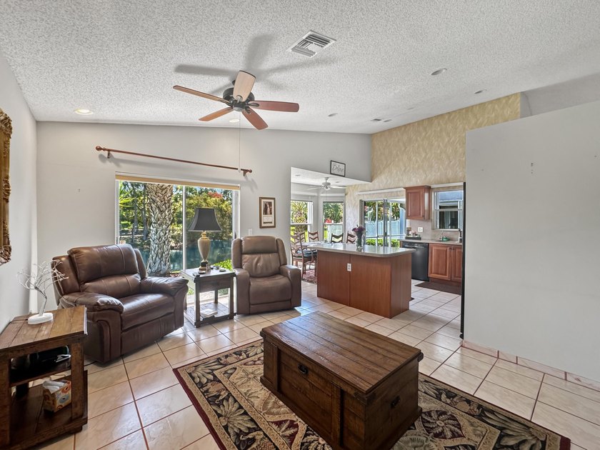 Welcome to this spacious 3-bedroom, 2-bath single-family home in - photo 7