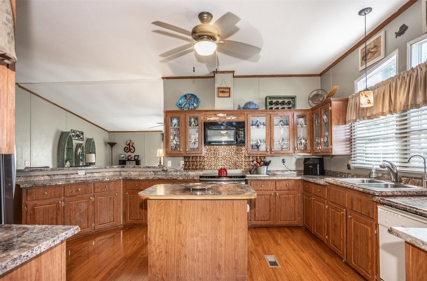 Welcome to Moss Lake living-where every day feels like vacation - photo 8