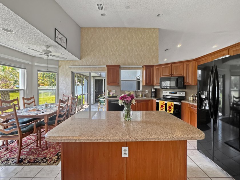 Welcome to this spacious 3-bedroom, 2-bath single-family home in - photo 10
