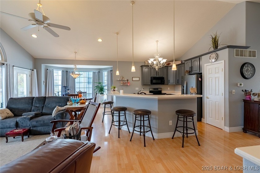 Discover comfort and convenience in this inviting 3 bed, 3 bath - photo 12