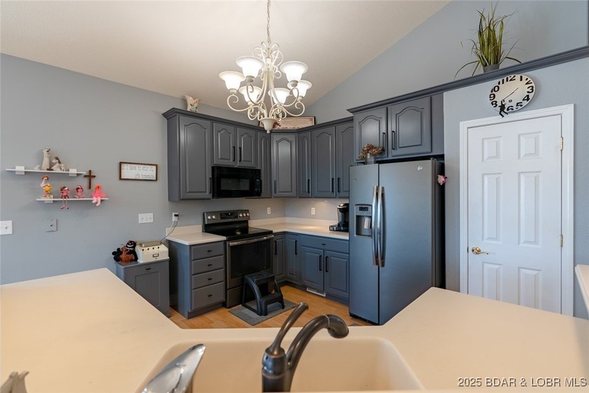 Discover comfort and convenience in this inviting 3 bed, 3 bath - photo 13