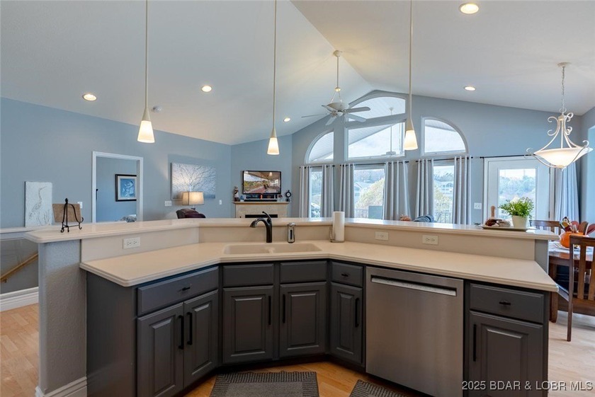 Discover comfort and convenience in this inviting 3 bed, 3 bath - photo 15