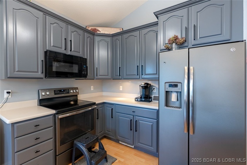 Discover comfort and convenience in this inviting 3 bed, 3 bath - photo 17