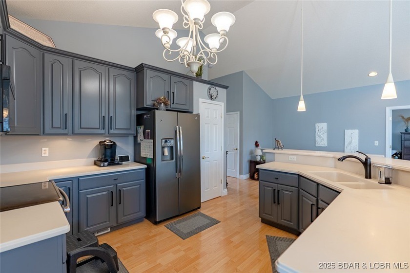 Discover comfort and convenience in this inviting 3 bed, 3 bath - photo 18