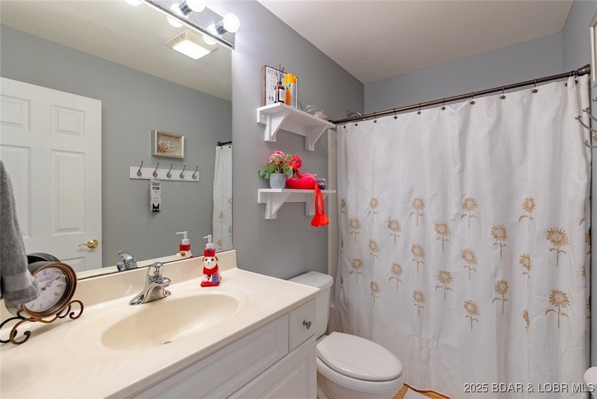 Discover comfort and convenience in this inviting 3 bed, 3 bath - photo 24