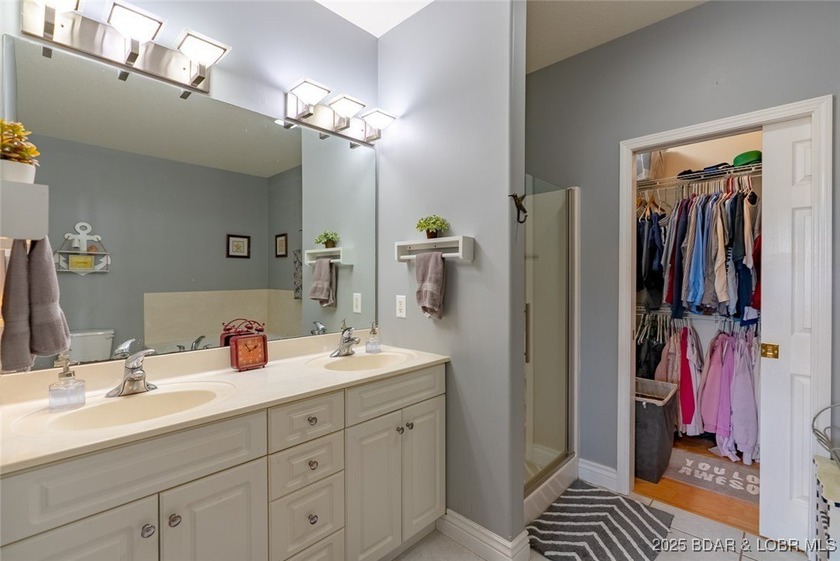 Discover comfort and convenience in this inviting 3 bed, 3 bath - photo 29