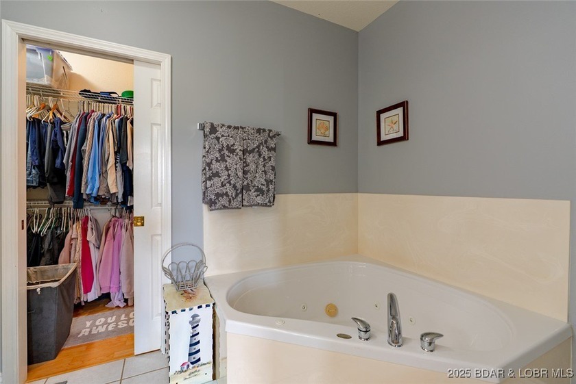 Discover comfort and convenience in this inviting 3 bed, 3 bath - photo 30
