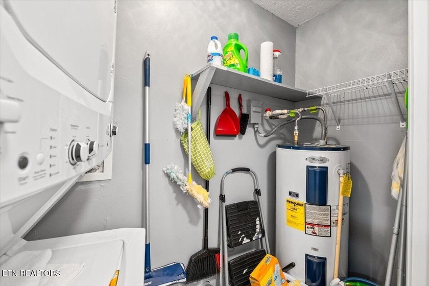Beautifully maintained ranch-style home offering 3 bedrooms, 2 - photo 34