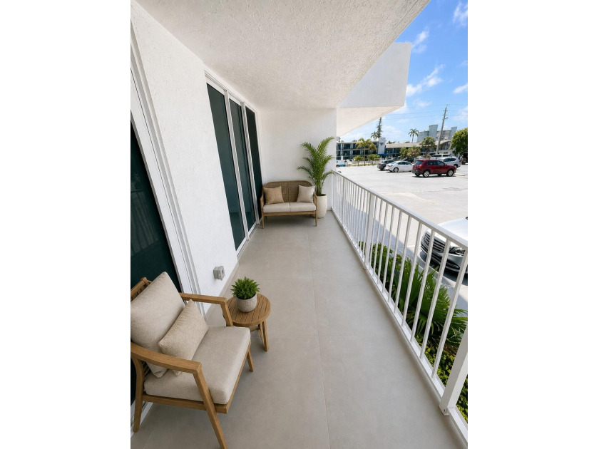 RENOVATED / BRAND NEW! Rarely available first-floor unit - photo 3