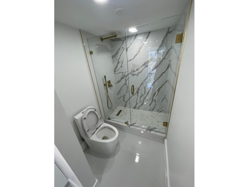 RENOVATED / BRAND NEW! Rarely available first-floor unit - photo 6