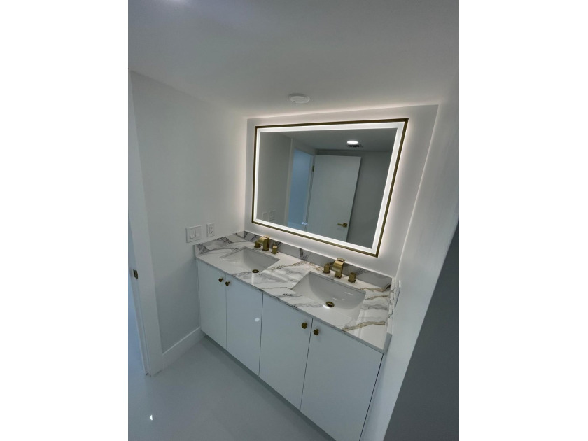 RENOVATED / BRAND NEW! Rarely available first-floor unit - photo 7