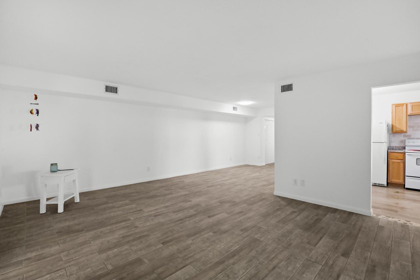 JUST REDUCED BY $10,000 Exceptional Value! Move-in ready - photo 14