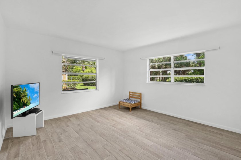 JUST REDUCED BY $10,000 Exceptional Value! Move-in ready - photo 20