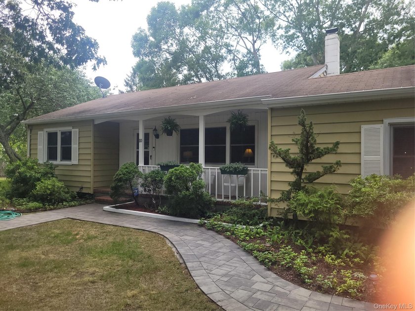 Come see this move in ready 3 Bedroom 1 Tub Shower Bath, Corner - photo 2
