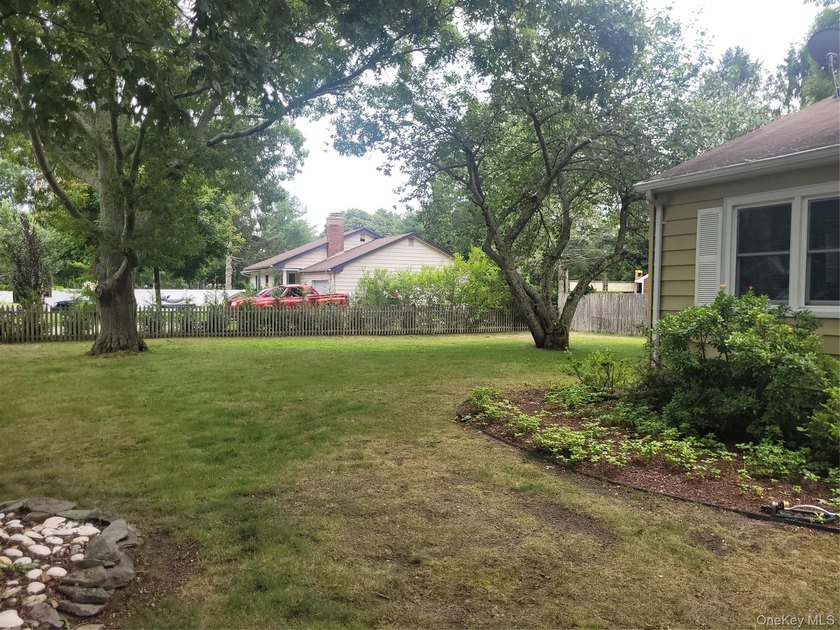 Come see this move in ready 3 Bedroom 1 Tub Shower Bath, Corner - photo 3