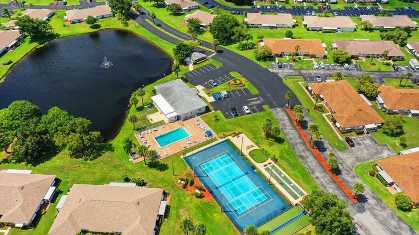 JUST REDUCED BY $10,000 Exceptional Value! Move-in ready - photo 42
