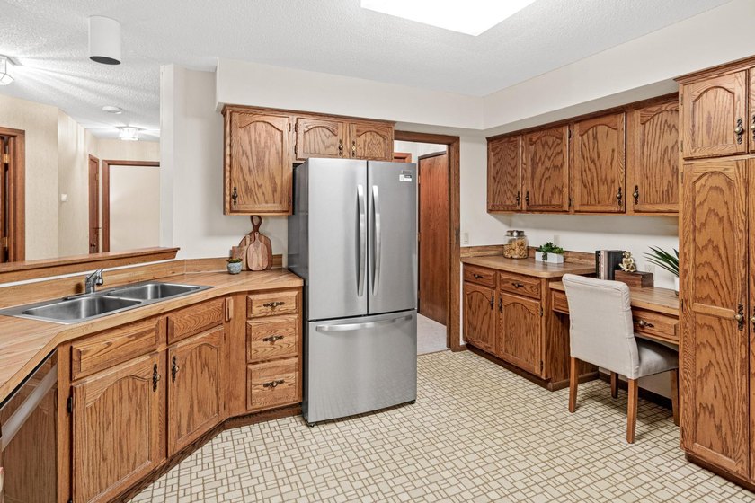 Welcome home to this beautifully maintained condo within the - photo 11
