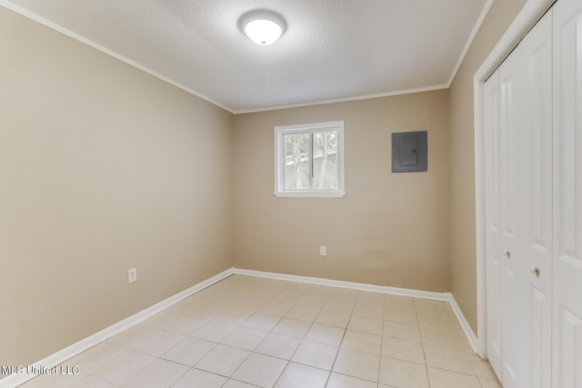 Welcome home! Charming and move-in ready! In a great location - photo 16
