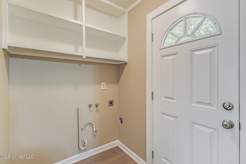 Welcome home! Charming and move-in ready! In a great location - photo 18