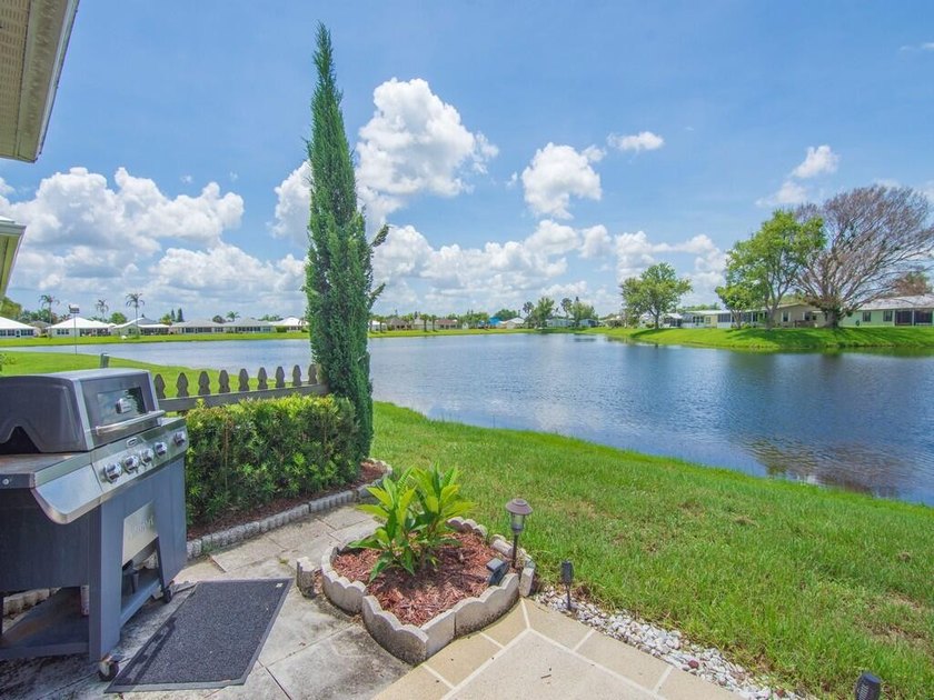 Welcome to this beautifully maintained 3/2/2 lakefront home - photo 22