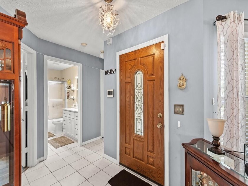 Welcome to this beautifully maintained 3/2/2 lakefront home - photo 27