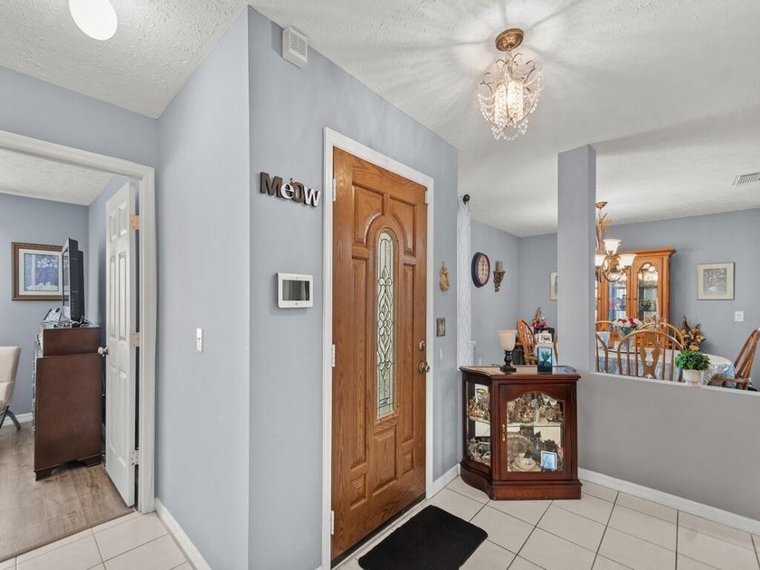 Welcome to this beautifully maintained 3/2/2 lakefront home - photo 28