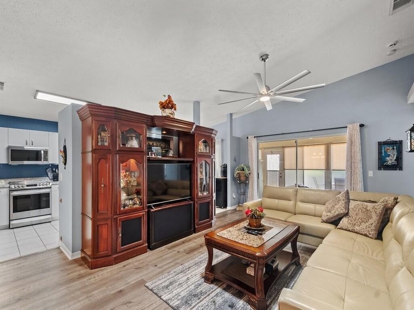 Welcome to this beautifully maintained 3/2/2 lakefront home - photo 29