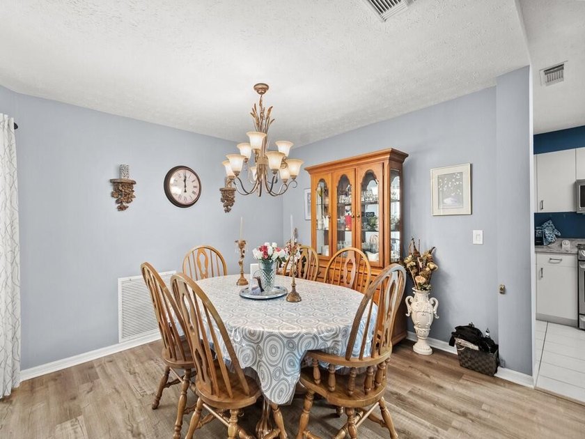 Welcome to this beautifully maintained 3/2/2 lakefront home - photo 30