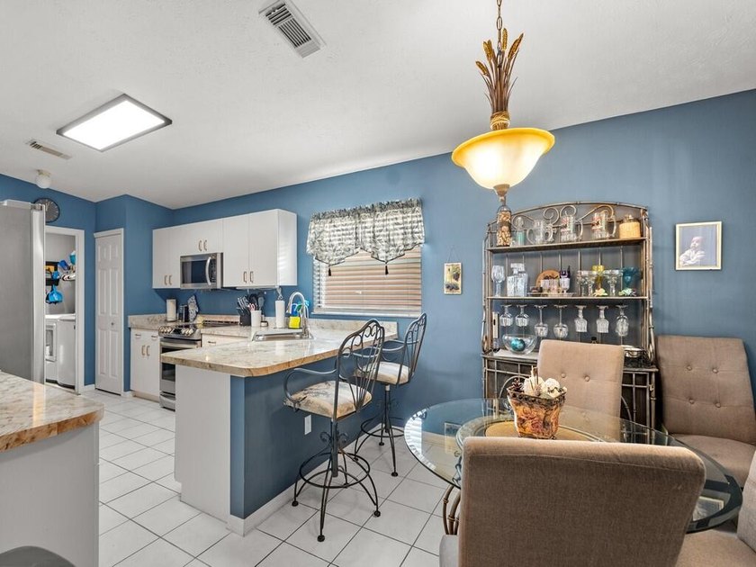 Welcome to this beautifully maintained 3/2/2 lakefront home - photo 35