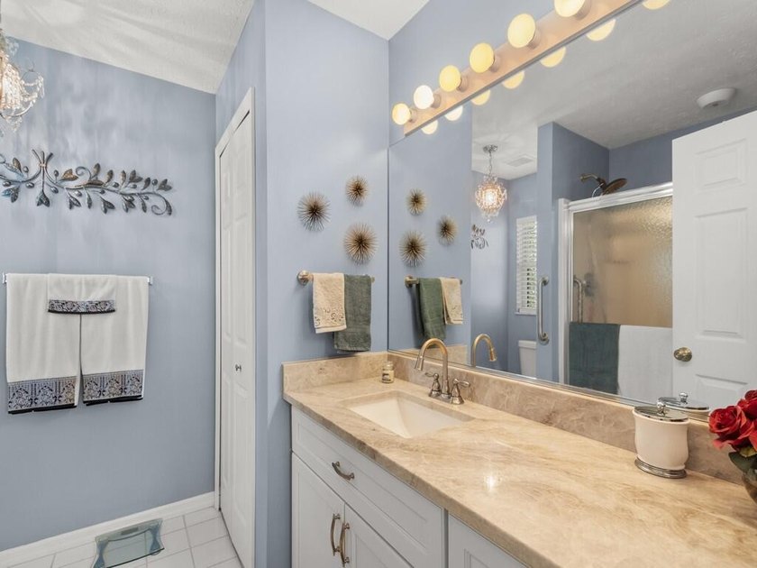 Welcome to this beautifully maintained 3/2/2 lakefront home - photo 42