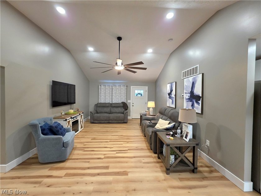 Completely Remodeled Down to the Studs - North End Parkersburg - photo 4